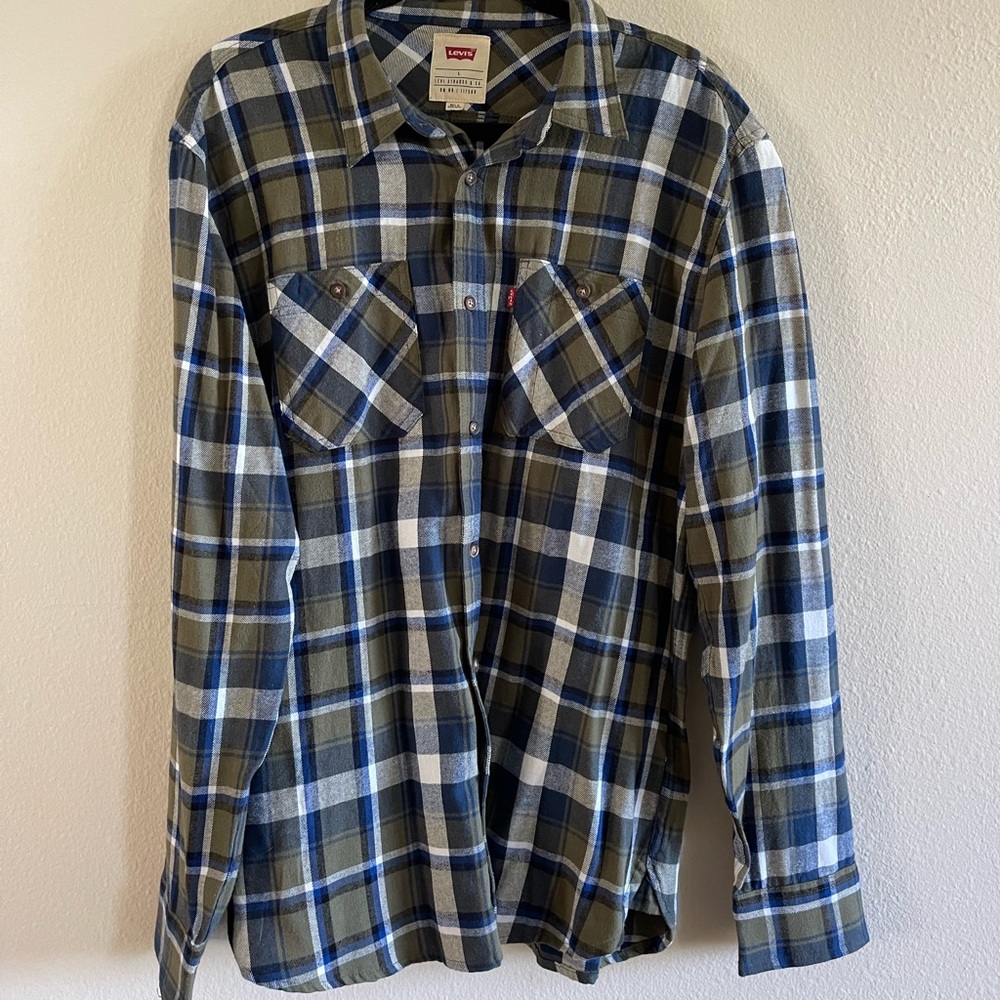 Levi’s flannel button up shirt